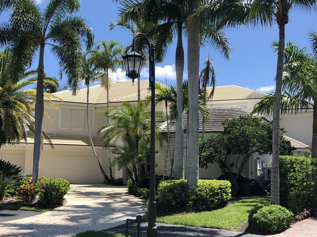 Low pressure roof cleaning jupiter florida